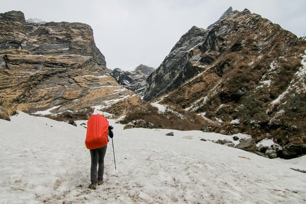 Quels sont les meilleurs conseils pour camper en région de savane pendant la saison des pluies?